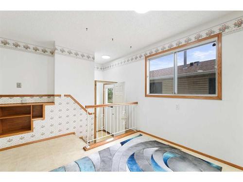 946 Berkley Drive Nw, Calgary, AB - Indoor Photo Showing Other Room