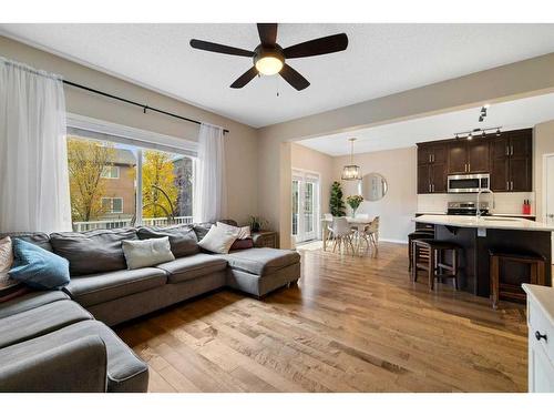 73 Kingsbridge Place Se, Airdrie, AB - Indoor Photo Showing Living Room