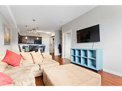 344-26 Val Gardena View Sw, Calgary, AB - Indoor Photo Showing Living Room