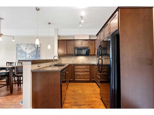 344-26 Val Gardena View Sw, Calgary, AB - Indoor Photo Showing Kitchen