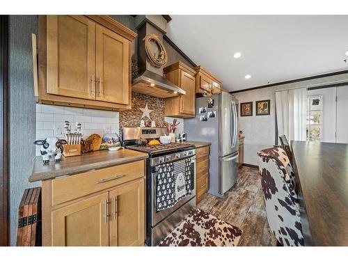 265115 55 Range, Rural Rocky View County, AB - Indoor Photo Showing Kitchen