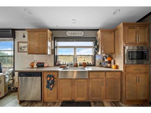 265115 55 Range, Rural Rocky View County, AB - Indoor Photo Showing Kitchen