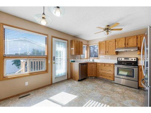 71 Quigley Drive, Cochrane, AB - Indoor Photo Showing Kitchen