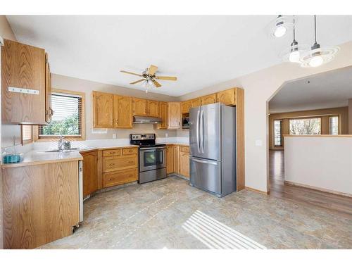 71 Quigley Drive, Cochrane, AB - Indoor Photo Showing Kitchen