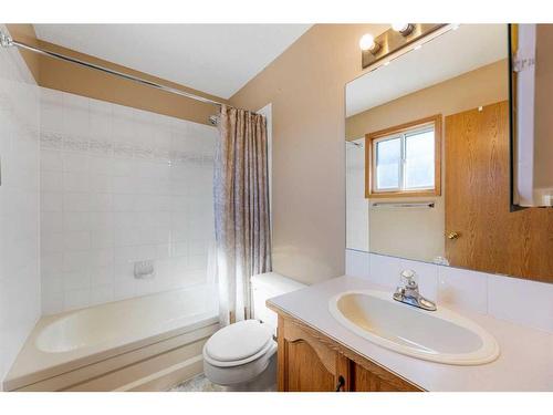 71 Quigley Drive, Cochrane, AB - Indoor Photo Showing Bathroom