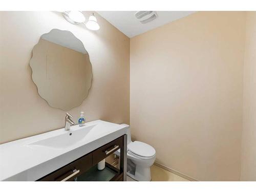 71 Quigley Drive, Cochrane, AB - Indoor Photo Showing Bathroom