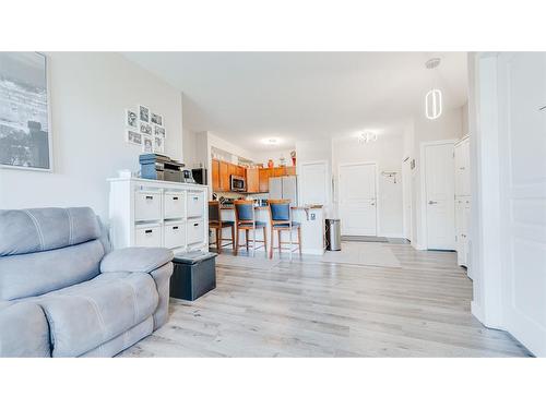 107-10 Panatella Road Nw, Calgary, AB - Indoor Photo Showing Living Room