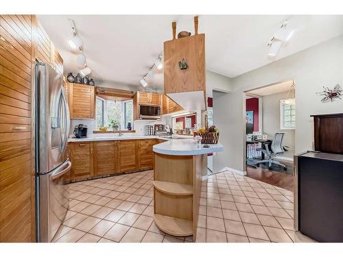 46 Windermere Road Sw, Calgary, AB - Indoor Photo Showing Kitchen