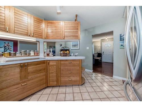 46 Windermere Road Sw, Calgary, AB - Indoor Photo Showing Kitchen