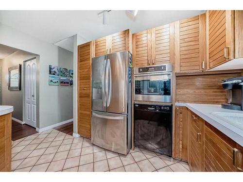 46 Windermere Road Sw, Calgary, AB - Indoor Photo Showing Kitchen