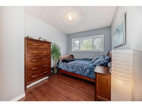 46 Windermere Road Sw, Calgary, AB - Indoor Photo Showing Bedroom