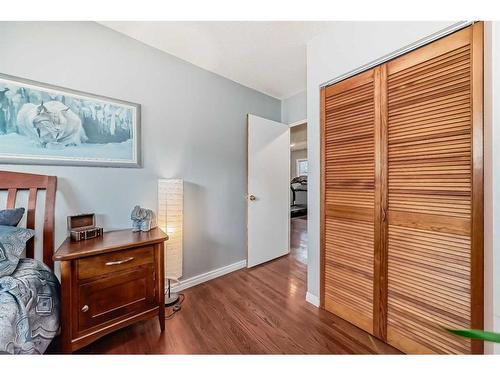 46 Windermere Road Sw, Calgary, AB - Indoor Photo Showing Bedroom