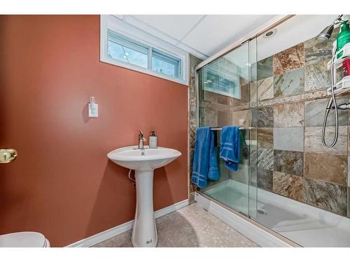 46 Windermere Road Sw, Calgary, AB - Indoor Photo Showing Bathroom