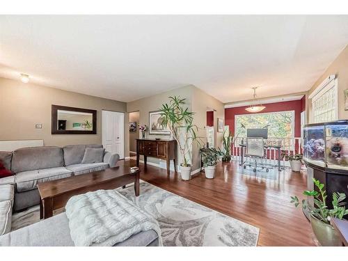 46 Windermere Road Sw, Calgary, AB - Indoor Photo Showing Living Room