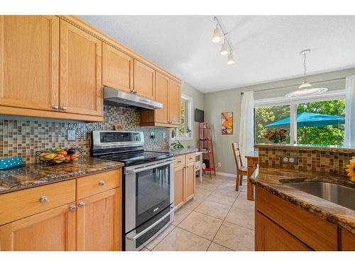 40 Wentworth Close Sw, Calgary, AB - Indoor Photo Showing Kitchen