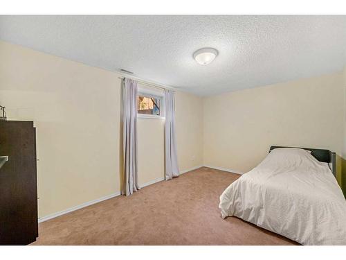 40 Wentworth Close Sw, Calgary, AB - Indoor Photo Showing Bedroom