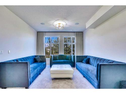 108 Hampstead Mews Nw, Calgary, AB - Indoor Photo Showing Living Room