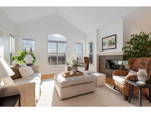 240132 Range Rd 34, Rural Rocky View County, AB - Indoor Photo Showing Living Room With Fireplace