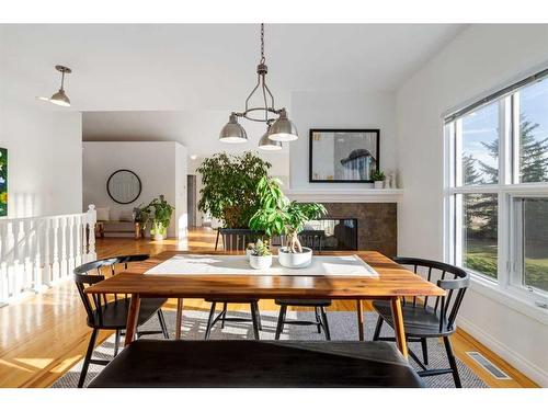 240132 Range Rd 34, Rural Rocky View County, AB - Indoor Photo Showing Dining Room