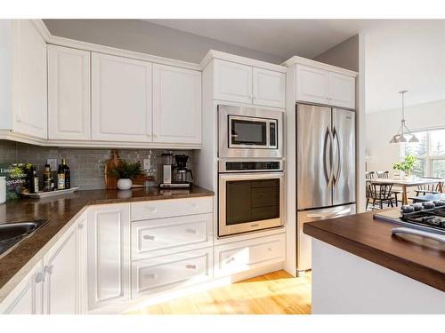 240132 Range Rd 34, Rural Rocky View County, AB - Indoor Photo Showing Kitchen