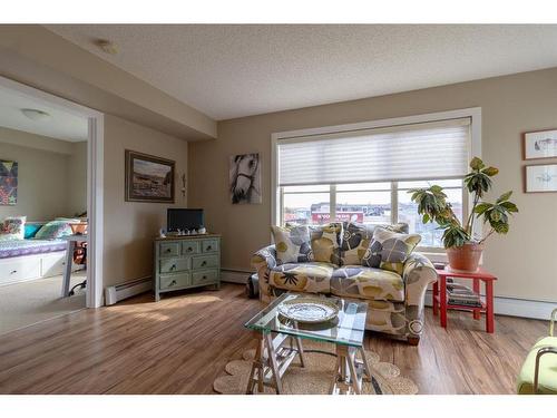 2408-625 Glenbow Drive, Cochrane, AB - Indoor Photo Showing Living Room