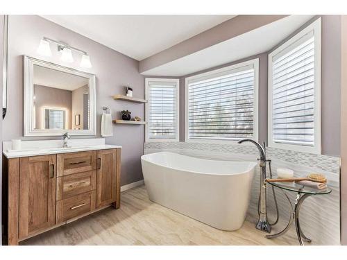 228 Stonegate Place Nw, Airdrie, AB - Indoor Photo Showing Bathroom