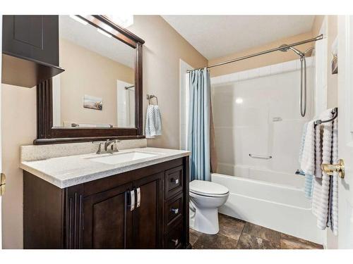 228 Stonegate Place Nw, Airdrie, AB - Indoor Photo Showing Bathroom