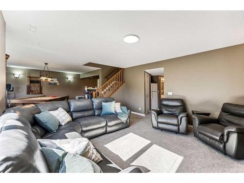 228 Stonegate Place Nw, Airdrie, AB - Indoor Photo Showing Living Room