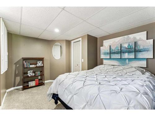 228 Stonegate Place Nw, Airdrie, AB - Indoor Photo Showing Bedroom