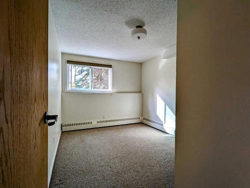 204-6108 53 Street, Olds, AB - Indoor Photo Showing Other Room