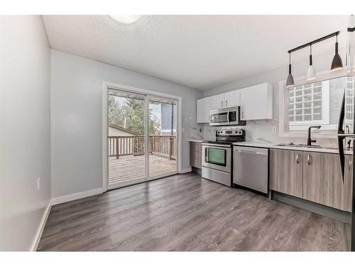 203 Templeton Circle Ne, Calgary, AB - Indoor Photo Showing Kitchen