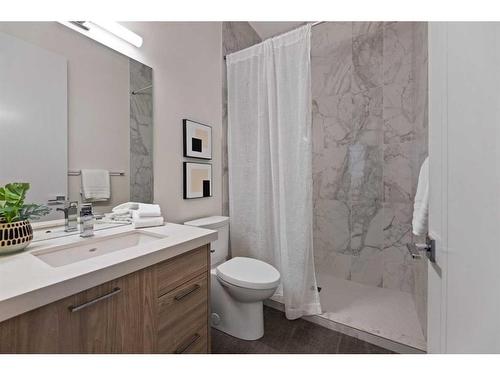 275 Dalhurst Way Nw, Calgary, AB - Indoor Photo Showing Bathroom