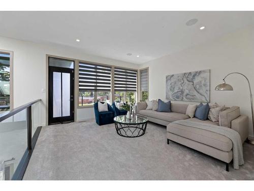 275 Dalhurst Way Nw, Calgary, AB - Indoor Photo Showing Living Room