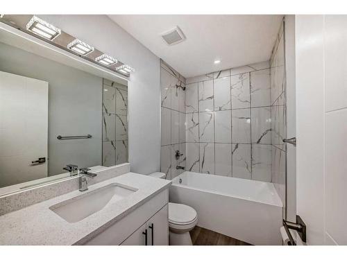 6129 Maddock Drive Ne, Calgary, AB - Indoor Photo Showing Bathroom