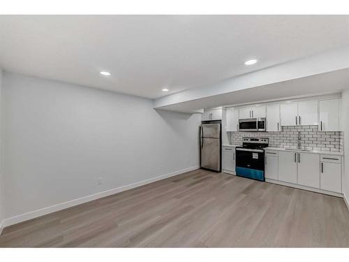 6129 Maddock Drive Ne, Calgary, AB - Indoor Photo Showing Kitchen