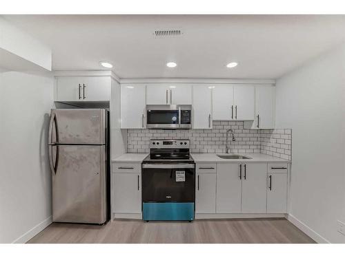 6129 Maddock Drive Ne, Calgary, AB - Indoor Photo Showing Kitchen