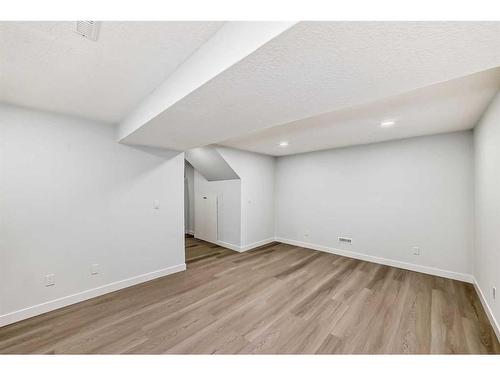 6129 Maddock Drive Ne, Calgary, AB - Indoor Photo Showing Other Room