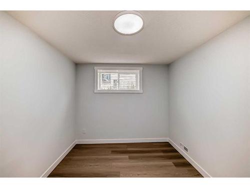 6129 Maddock Drive Ne, Calgary, AB - Indoor Photo Showing Other Room