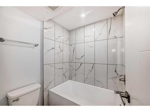 6129 Maddock Drive Ne, Calgary, AB - Indoor Photo Showing Bathroom