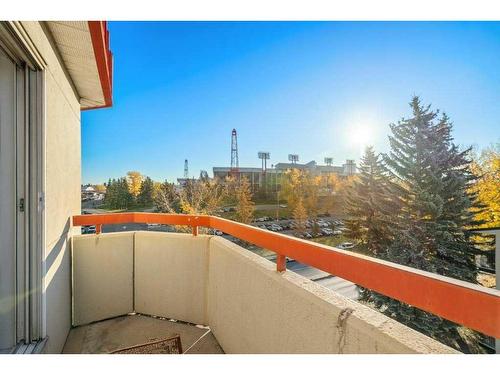 401-2011 University Drive Nw, Calgary, AB - Outdoor With Balcony