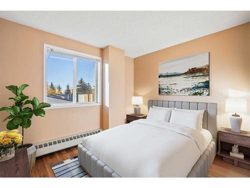 401-2011 University Drive Nw, Calgary, AB - Indoor Photo Showing Bedroom