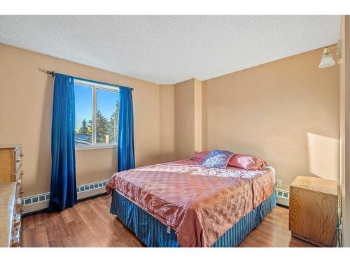 401-2011 University Drive Nw, Calgary, AB - Indoor Photo Showing Bedroom