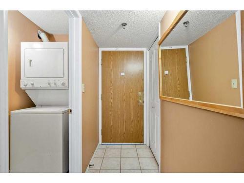 401-2011 University Drive Nw, Calgary, AB - Indoor Photo Showing Laundry Room