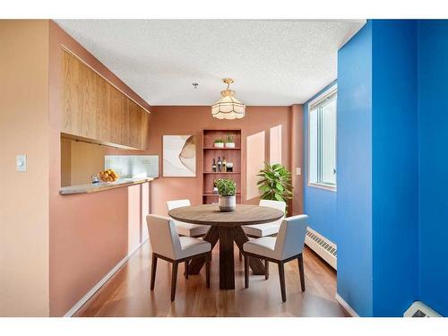 401-2011 University Drive Nw, Calgary, AB - Indoor Photo Showing Dining Room