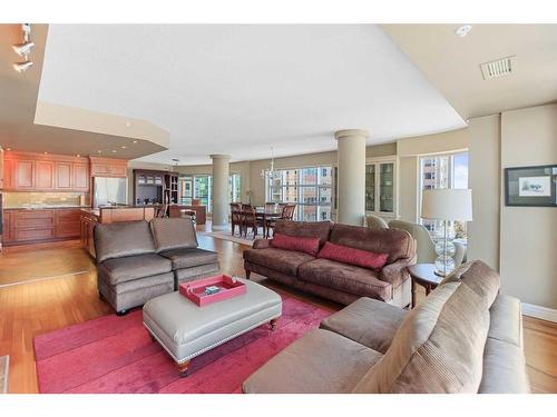 801-110 7 Street Sw, Calgary, AB - Indoor Photo Showing Living Room