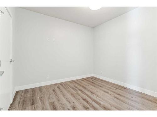 105-1521 26 Avenue Sw, Calgary, AB - Indoor Photo Showing Other Room