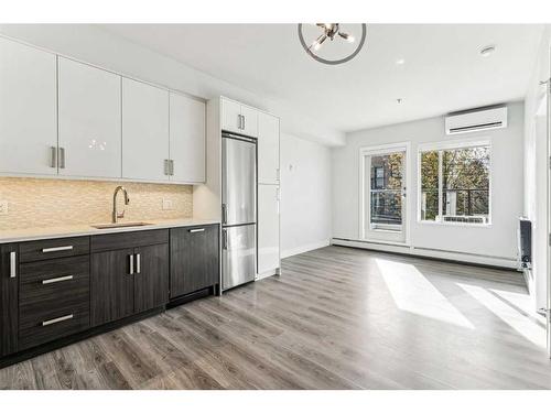 105-1521 26 Avenue Sw, Calgary, AB - Indoor Photo Showing Kitchen With Upgraded Kitchen