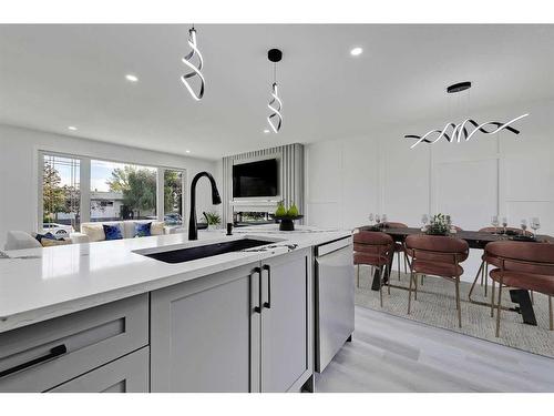 1272 Hunterburn Crescent Nw, Calgary, AB - Indoor Photo Showing Kitchen