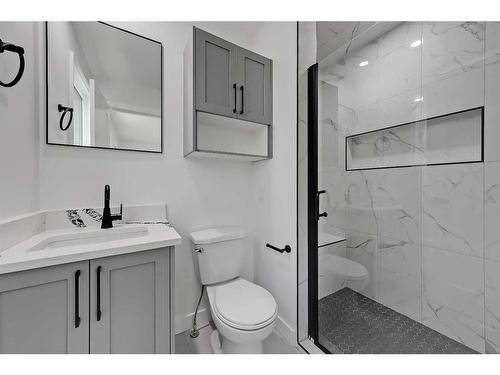 1272 Hunterburn Crescent Nw, Calgary, AB - Indoor Photo Showing Bathroom