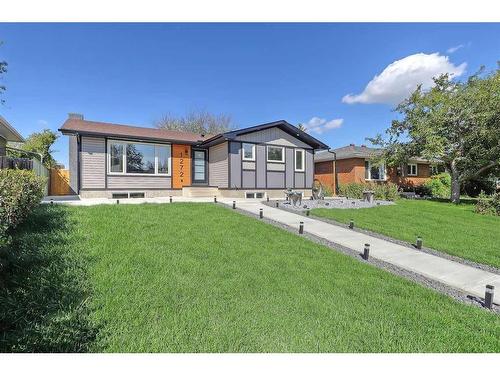 1272 Hunterburn Crescent Nw, Calgary, AB - Outdoor